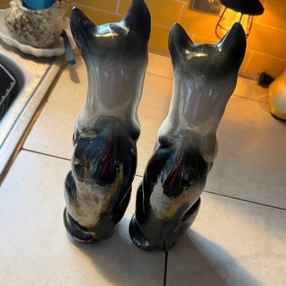 Elegant Vintage Siamese Ceramic Cat Figurines- ‘Oil Slick’ and Metallic - Picture 2 of 3